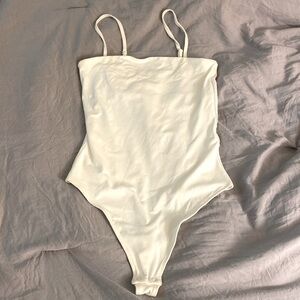 Nwot House Of Harlow 1960 Solid White Thick Thong Bodysuit w/Removable Straps.